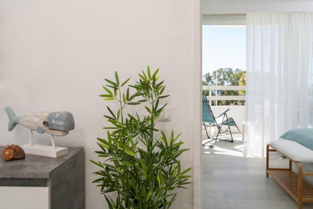Front Beach Apartment Портиман Екстериор снимка