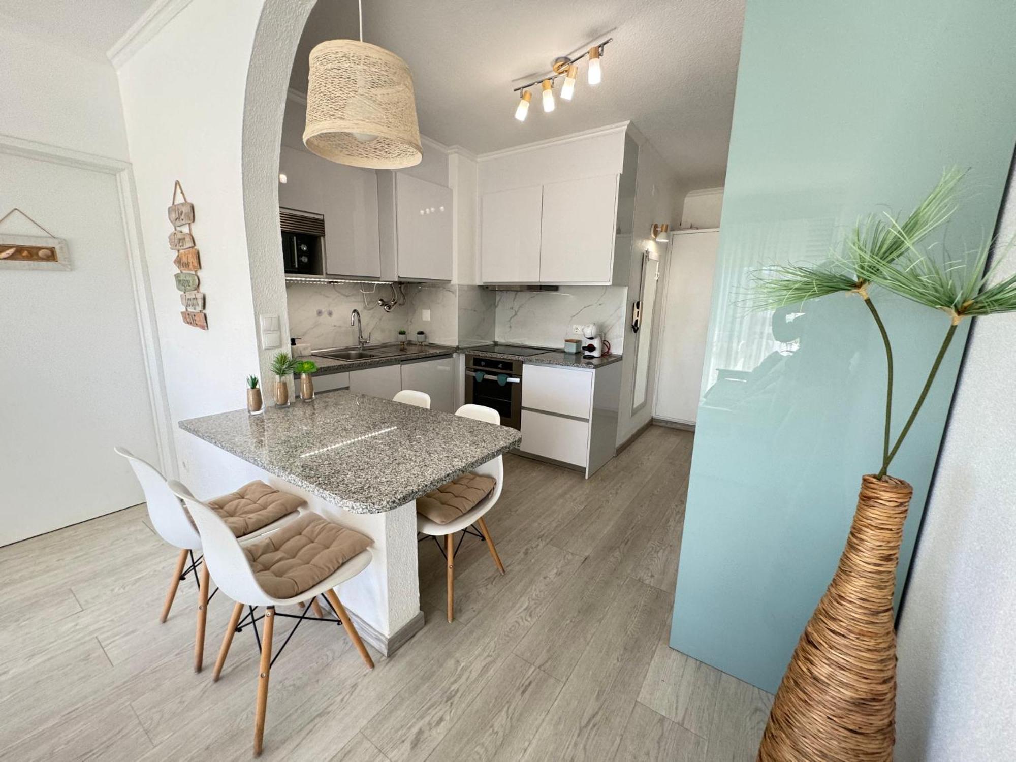 Front Beach Apartment Портиман Екстериор снимка