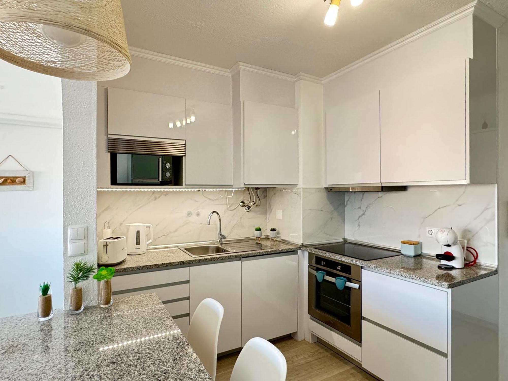 Front Beach Apartment Портиман Екстериор снимка